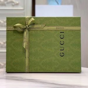 New Gucci green Gift Box with silk ribbon